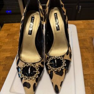 Bandolino leopard 4" inch heel pumps